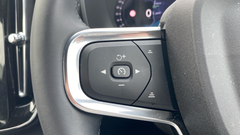 Volvo XC40 2.0 B3P Plus Black Edition 5dr Auto Petrol Estate